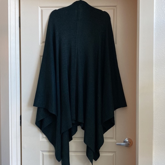 Poncho - Picture 3 of 3